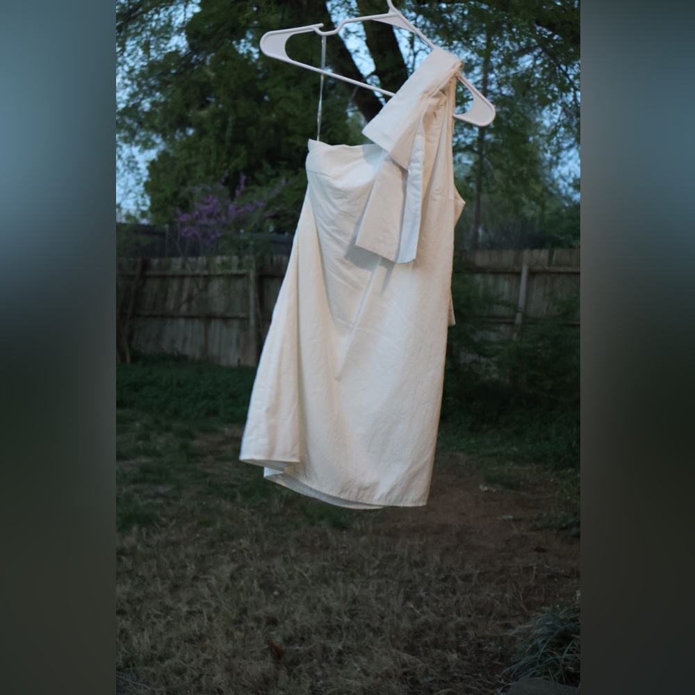 Elegant White One Shoulder Dress with Bow Detail - Picture 3 of 3